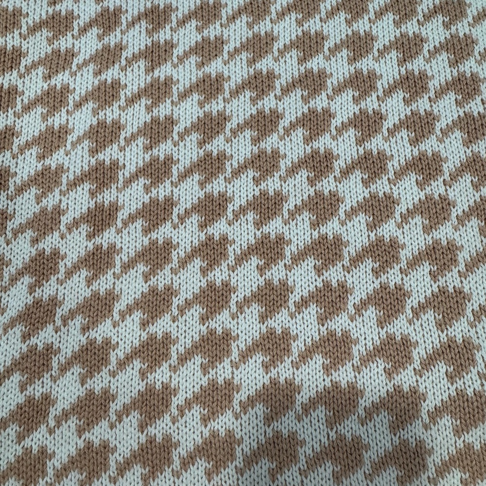 Abercrombie & Fitch Beige and White Knit Vest - Picture 4 of 5
